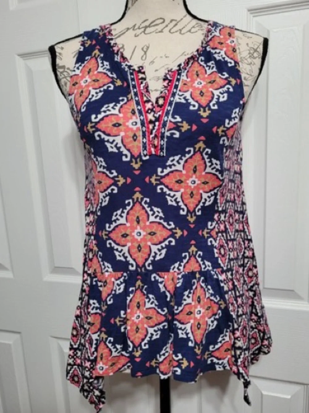Anthropologie Akemi + Kin Asymmetrical Galapa Split Neck Tank  Size XL
